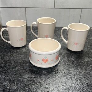 Set of 3 Corning FOREVER YOURS pattern mugs and bowl. Exc condition